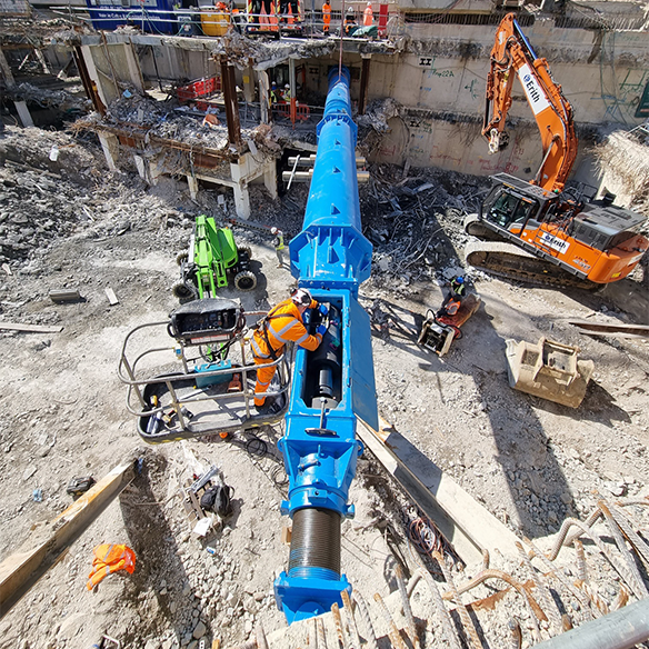 Mabey Hire Fleet Street super bracing strut 1000 installation