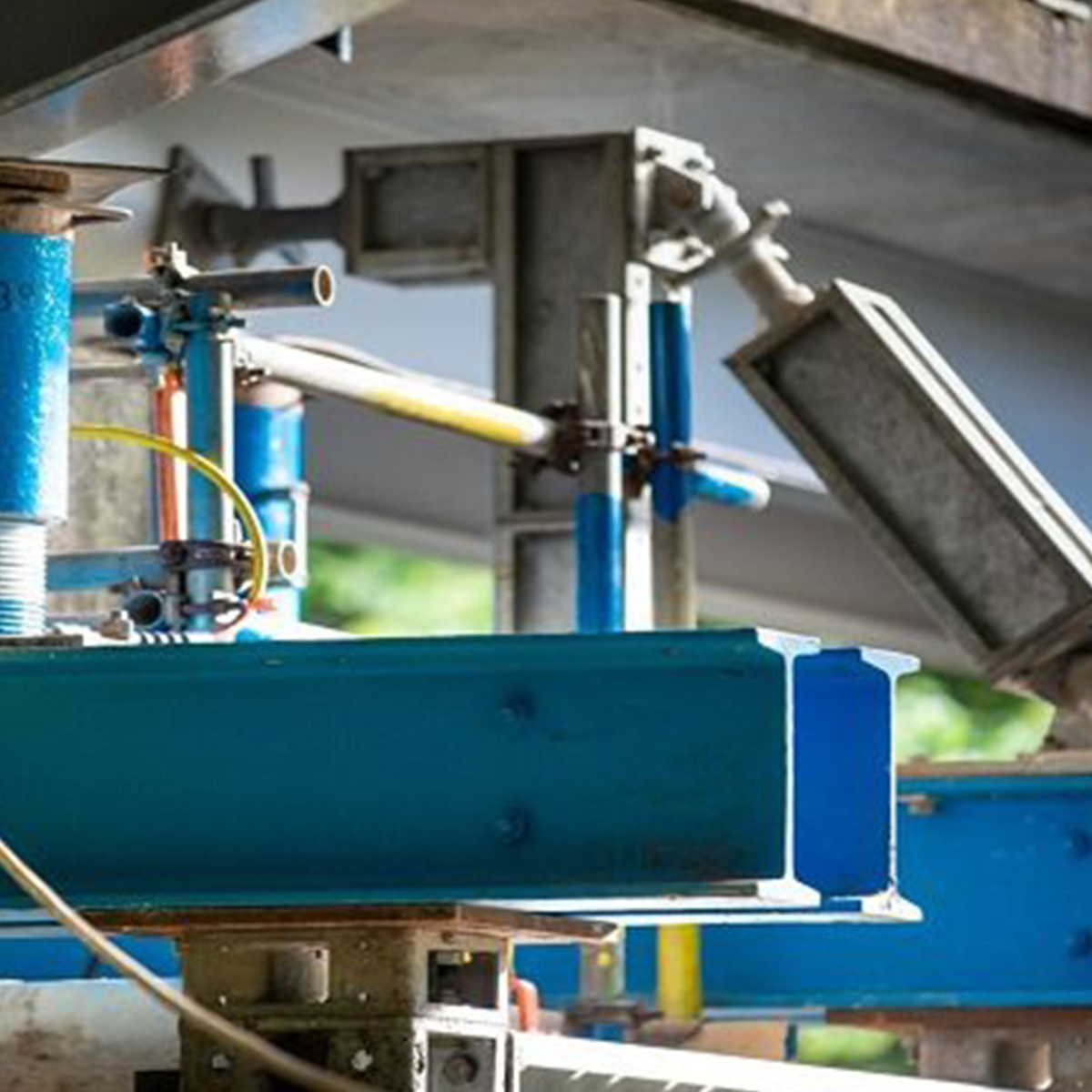 Mabey Hire screwed ram jack close up