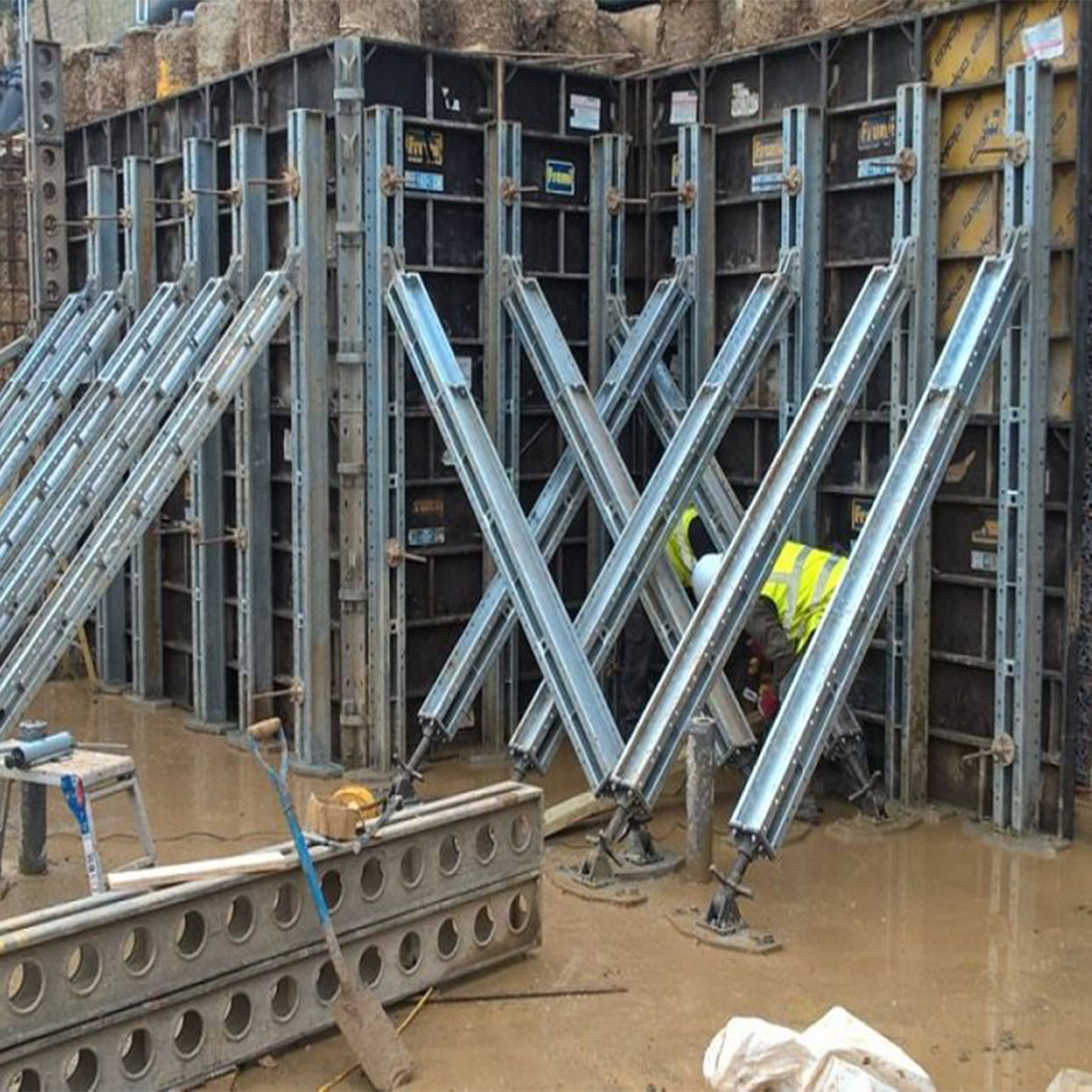 Mabey Hire mass 10 propping on site