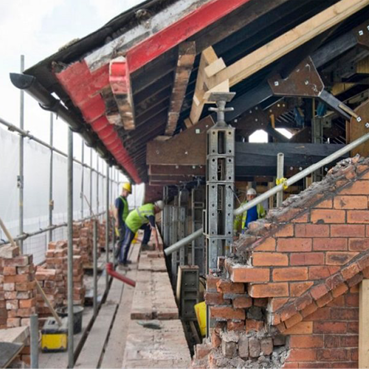 Mabey Hire mass 25 propping on site