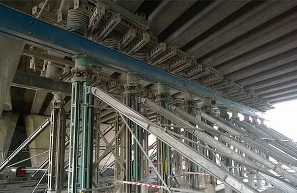 Creative solution helps replacement works on busy motorway bridge